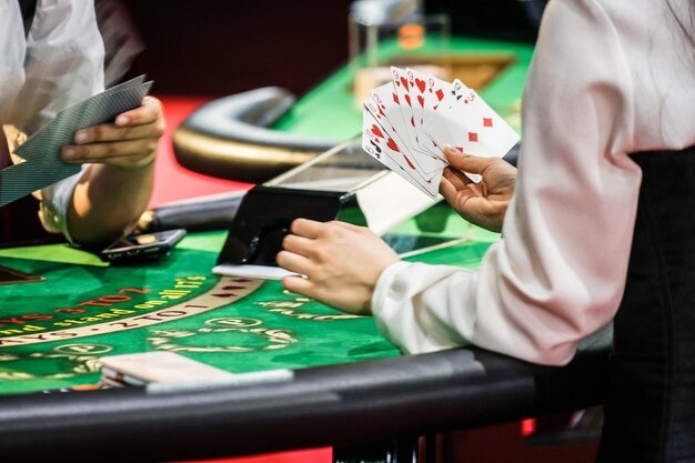 Dragon Tiger Live table on mobile phone showing card layout and betting buttons